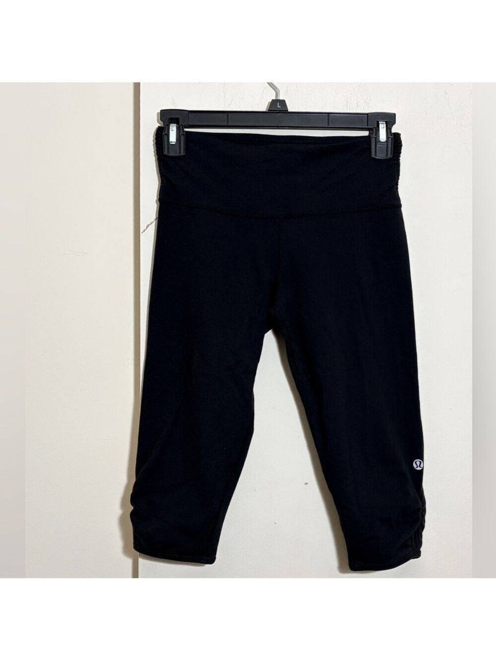 Lululemon Black Cropped Ruffled Capri Leggings Size 4